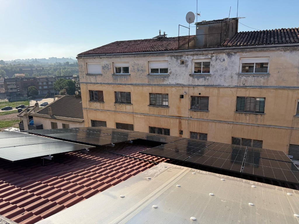 Último proyecto foto 1 - Placas solares
